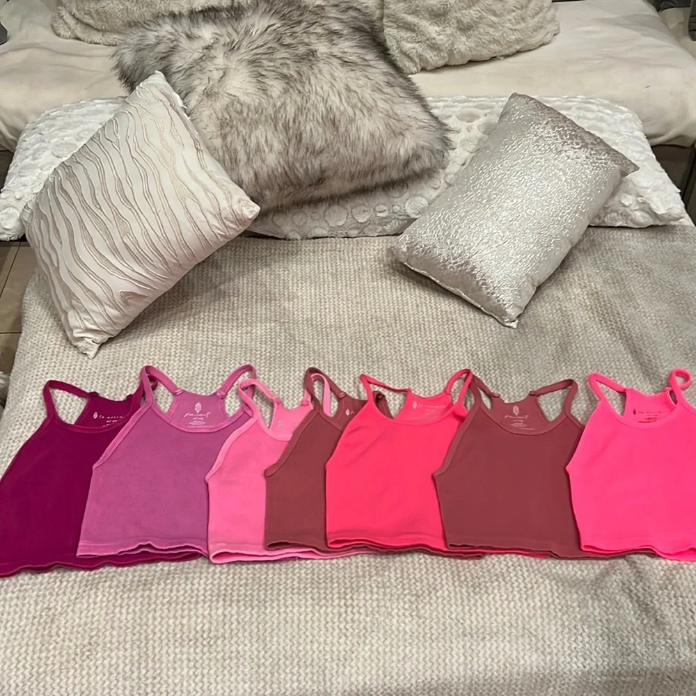 COPY - 🌺Free people happiness run crop top - Picture 8 of 17